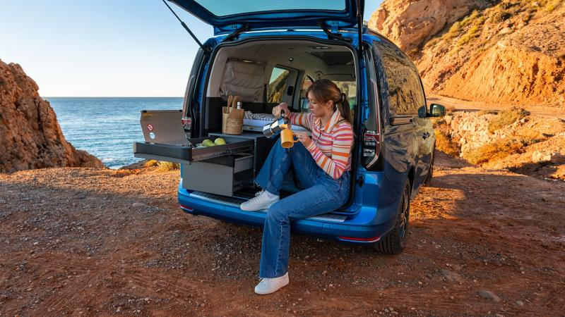 Volkswagen ID. California Cruise alimentando aparatos eléctricos mediante Vehicle-to-Load